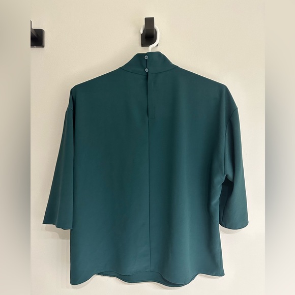 Dark green blouse. Size S. Uniqlo. - Picture 3 of 3